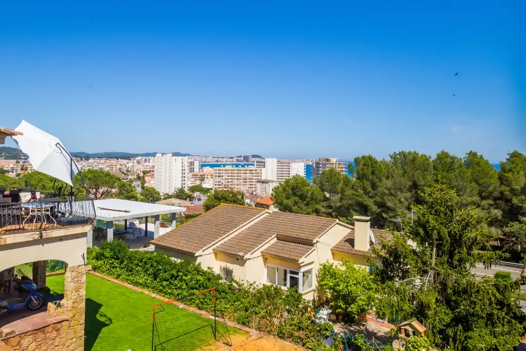 Vista exterior de Casa o xalet en venda en Calonge i Sant Antoni amb Calefacció, Jardí privat i Terrassa