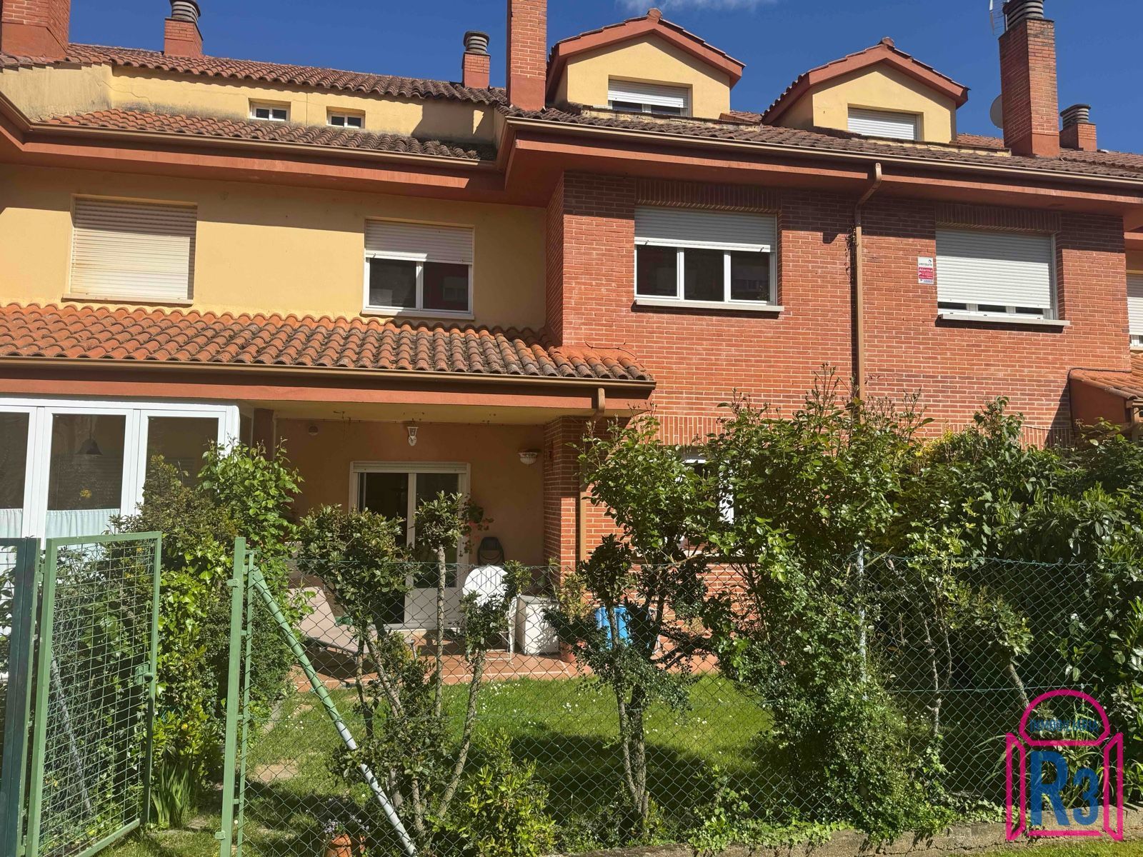 Garden of Single-family semi-detached for sale in Villaquilambre  with Heating, Private garden and Terrace