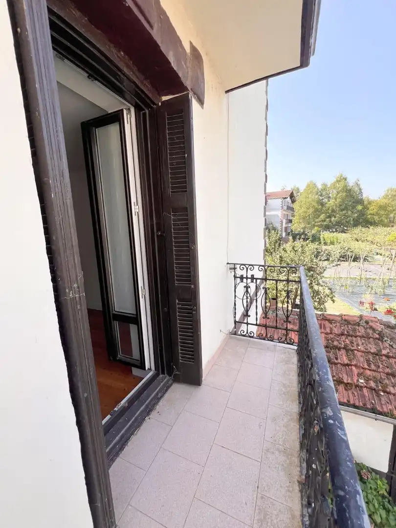 Terrasse von Wohnung zur Miete in Baztan mit Abstellraum