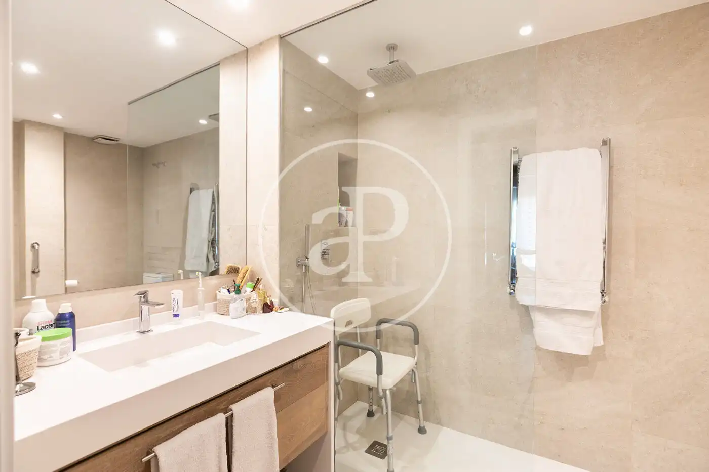 Baño de Piso en venta en Barcelona con Aire acondicionado, Calefacción y Jardín privado