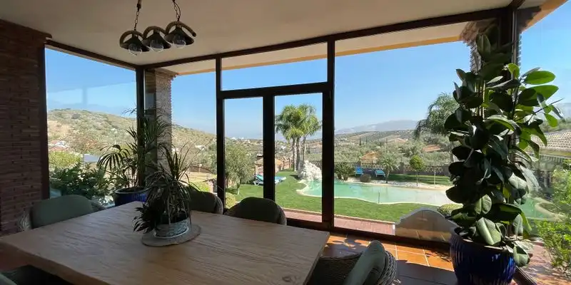 Menjador de Casa o xalet en venda en Loja amb Aire condicionat, Jardí privat i Terrassa