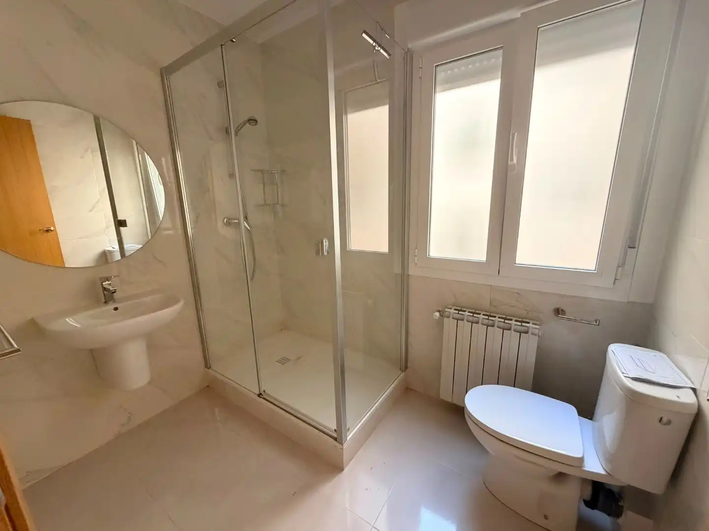 Baño de Piso para compartir en  Logroño con Calefacción, Amueblado y Horno