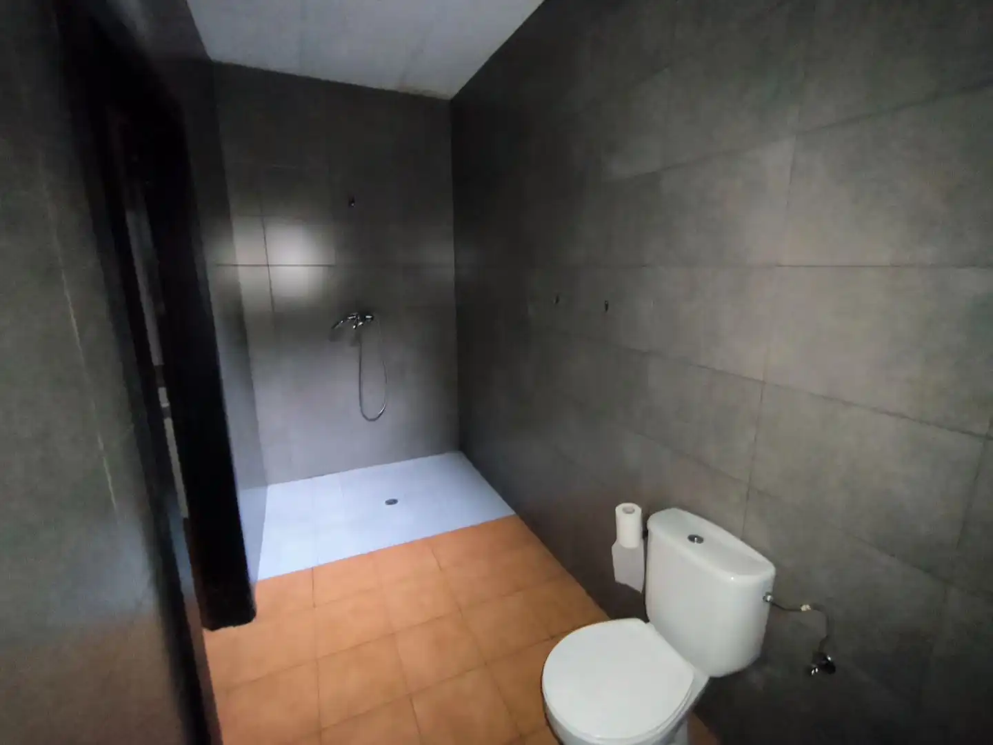 Baño de Local de alquiler en León Capital  con Aire acondicionado y Parquet