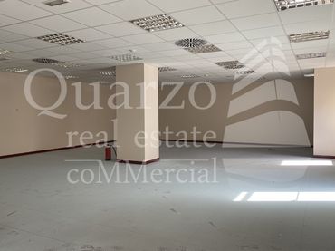 Locale commerciale in vendita a Plaza Jorge Manrique