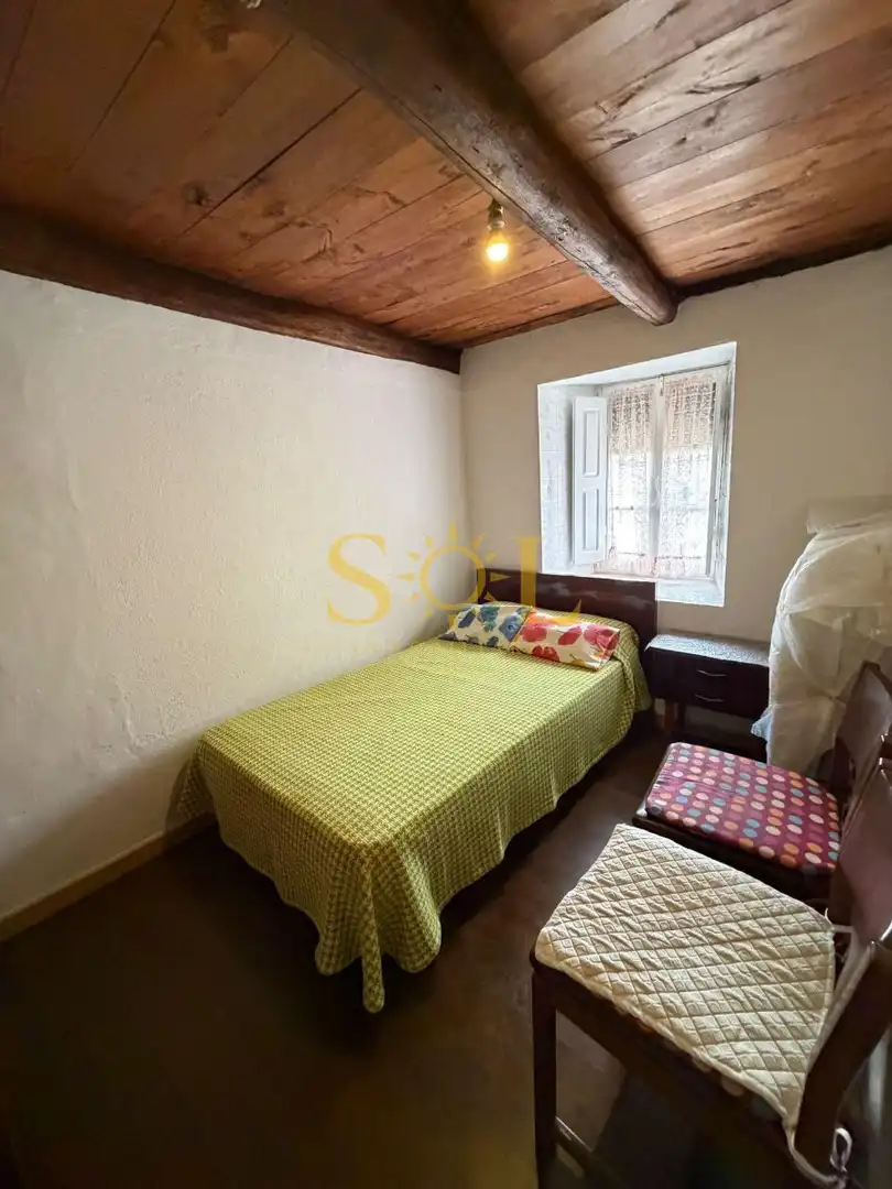 Dormitori de Casa o xalet en venda en Los Barrios de Luna  amb Calefacció i Moblat