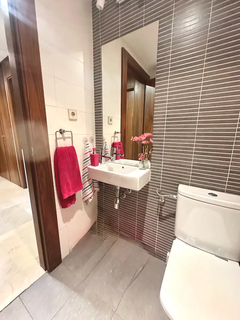Bathroom of Flat for sale in Madrid  with Air Conditioner, Heating and Storage room