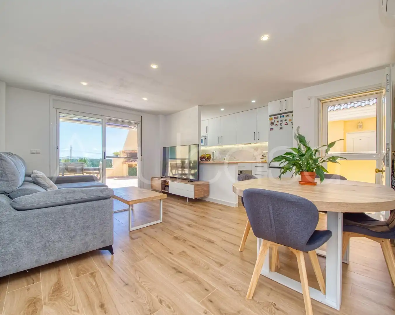 Living room of Flat for sale in Mutxamel  with Parquet flooring, Terrace and Community pool
