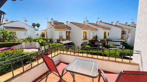 Foto 2 von Einfamilien-Reihenhaus zum Verkauf in Nueva Atalaya, Estepona