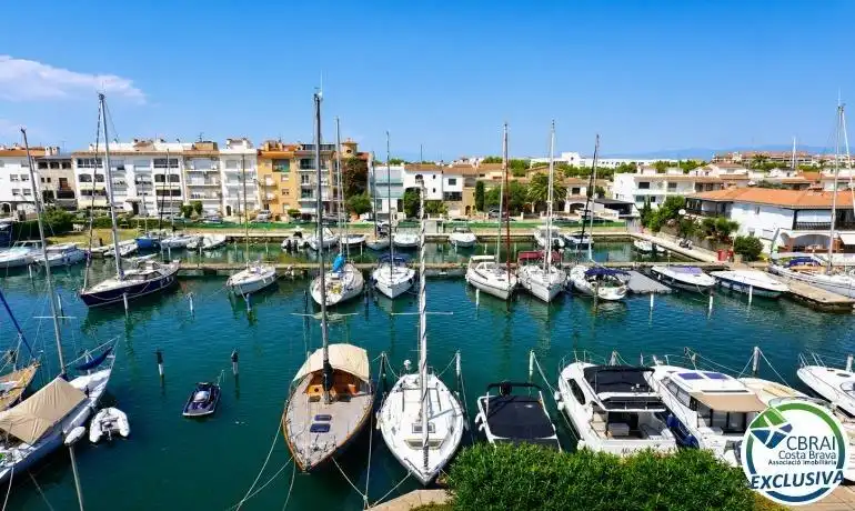 Parking de Estudio en venta en Empuriabrava con Aire acondicionado, Jardín privado y Terraza