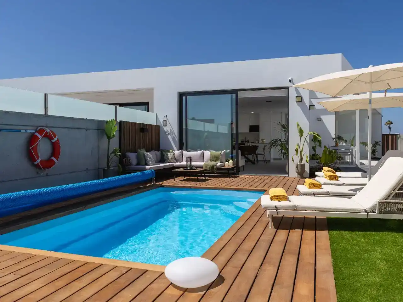 Swimming pool of Detached homes for rent in Antigua  with Air Conditioner and Swimming Pool