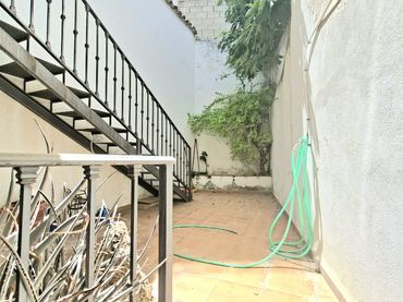 House with balcony for sale in Calle Coronada