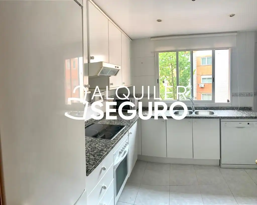 Kitchen of Flat for rent in Torrejón de Ardoz  with Heating, Terrace and Swimming Pool