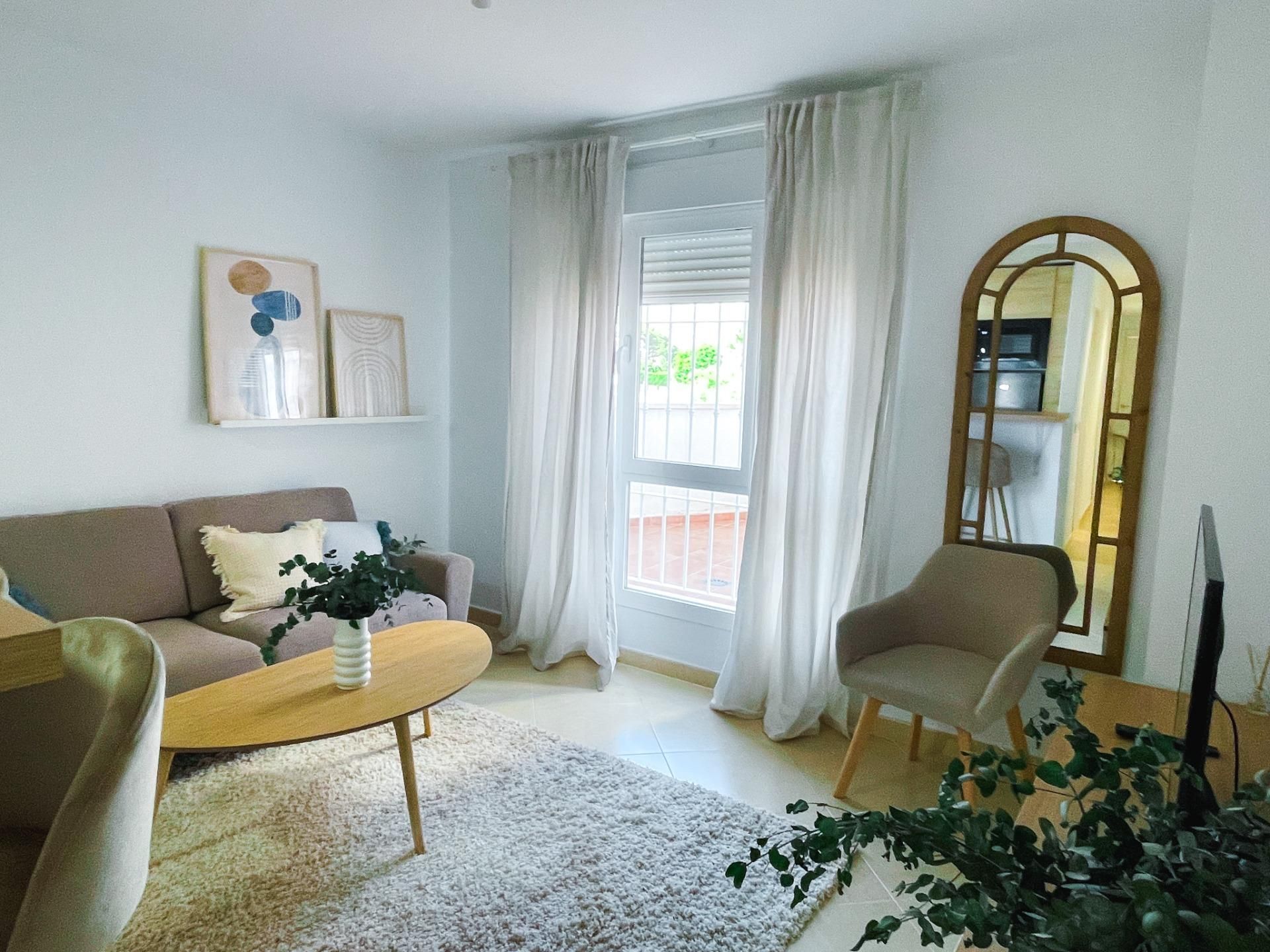 Sala d'estar de Apartament de lloguer en Benalmádena amb Aire condicionat