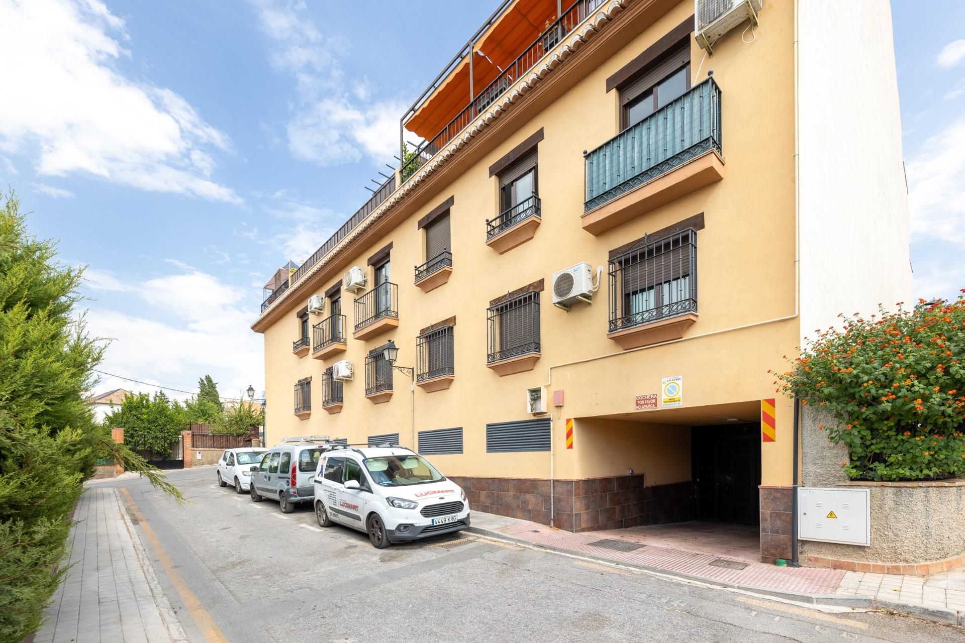 Vista exterior de Piso en venta en La Zubia con Aire acondicionado