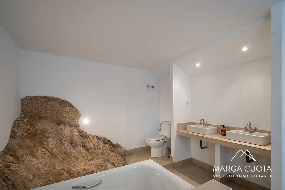 Bathroom of Houses for sale in Valdemorillo  with Heating, Private garden and Parquet flooring