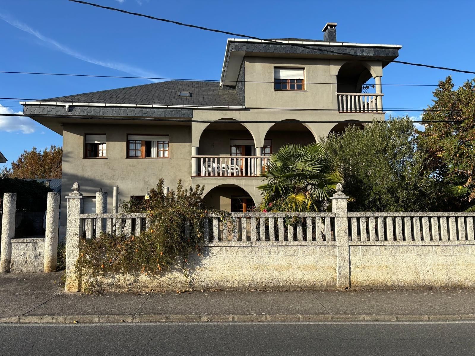 Vista exterior de Casa o xalet en venda en Cabañas Raras amb Jardí privat, Terrassa i Traster