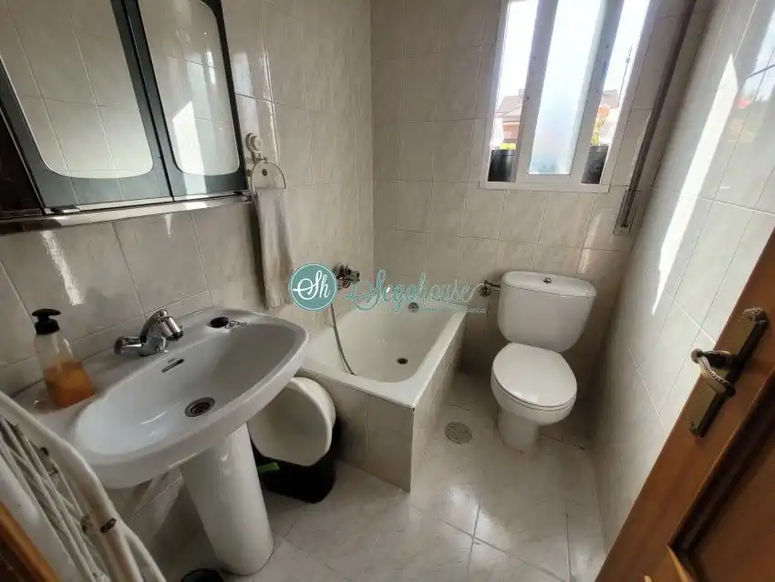 Baño de Piso en venta en La Lastrilla  con Calefacción y Terraza