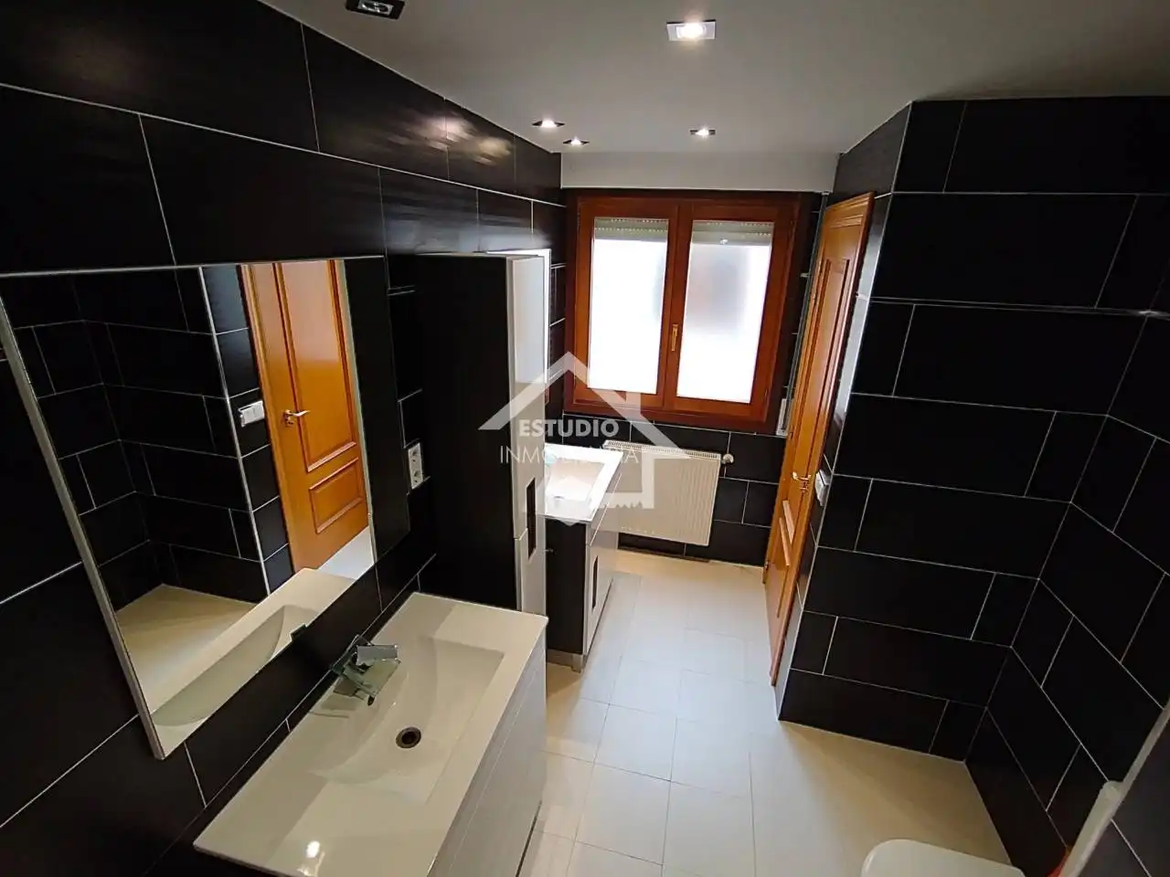 Baño de Dúplex en venta en Viana con Calefacción y Balcón
