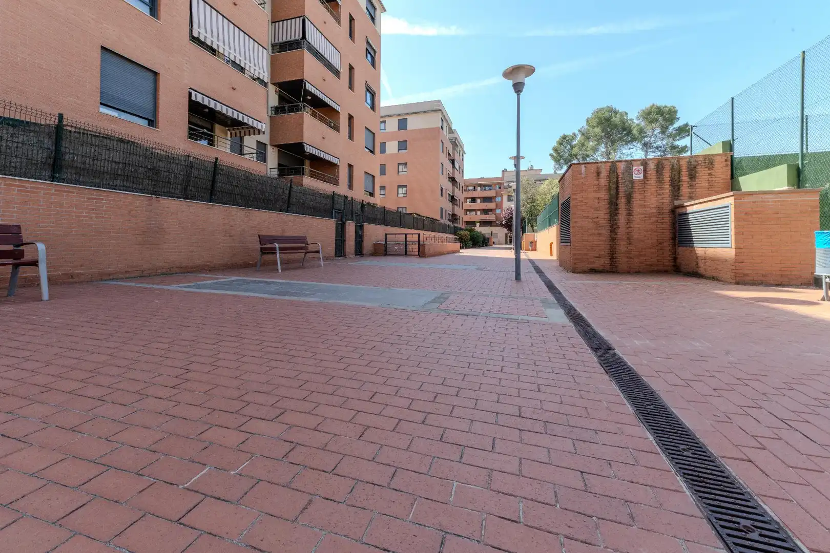 Vista exterior de Planta baja en venta en Sabadell con Aire acondicionado, Calefacción y Jardín privado