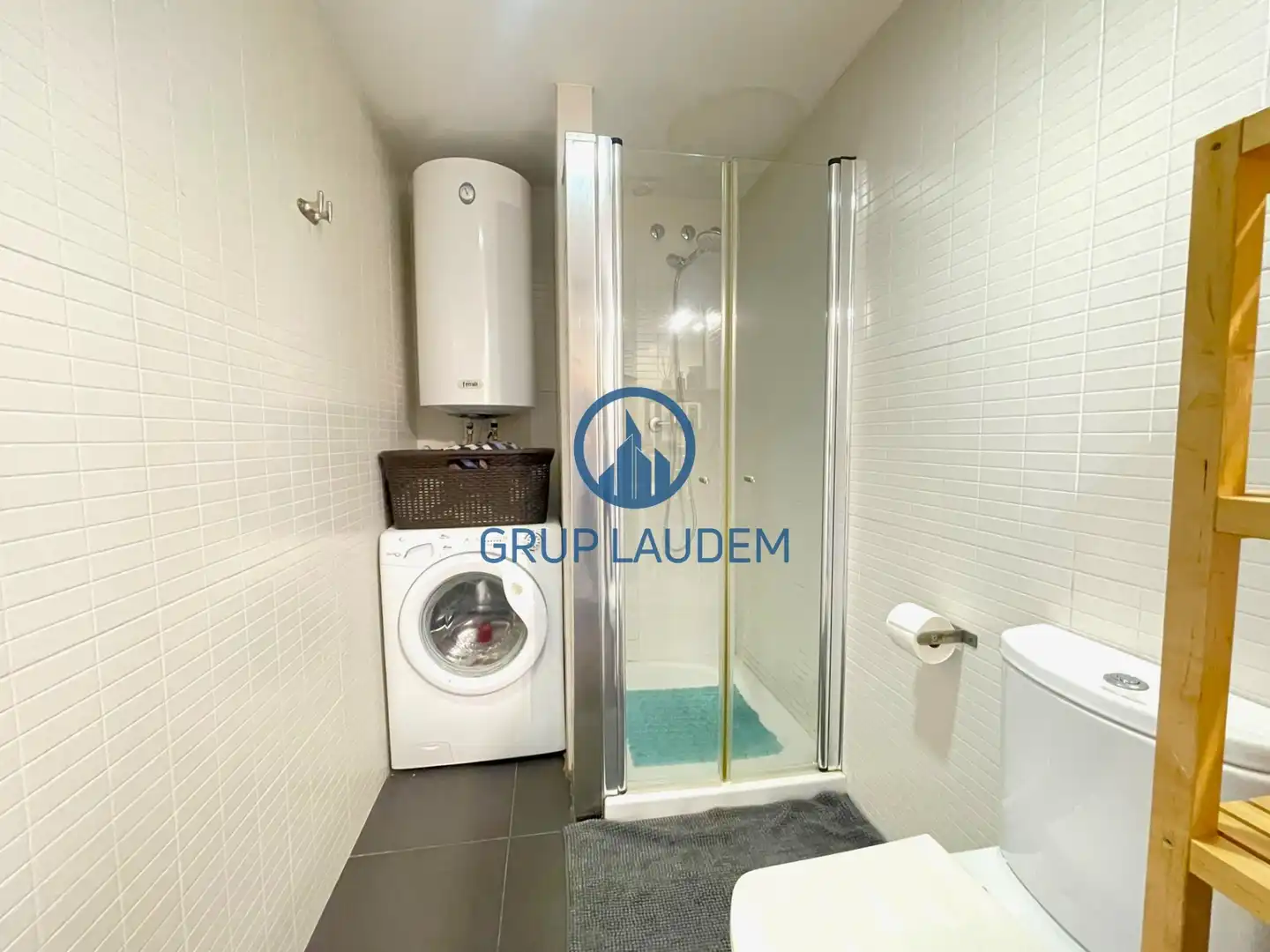 Bathroom of Flat for sale in Mataró  with Air Conditioner, Storage room and Oven