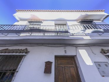 Casa aparellada en venda a C/ Lirio