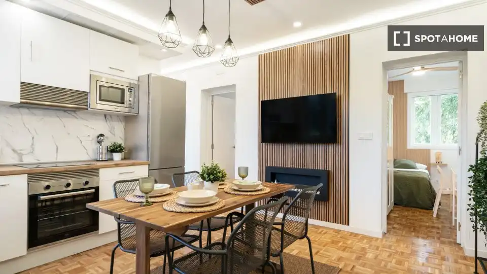 Menjador de Apartament per a compartir en Madrid amb Aire condicionat, Terrassa i Moblat