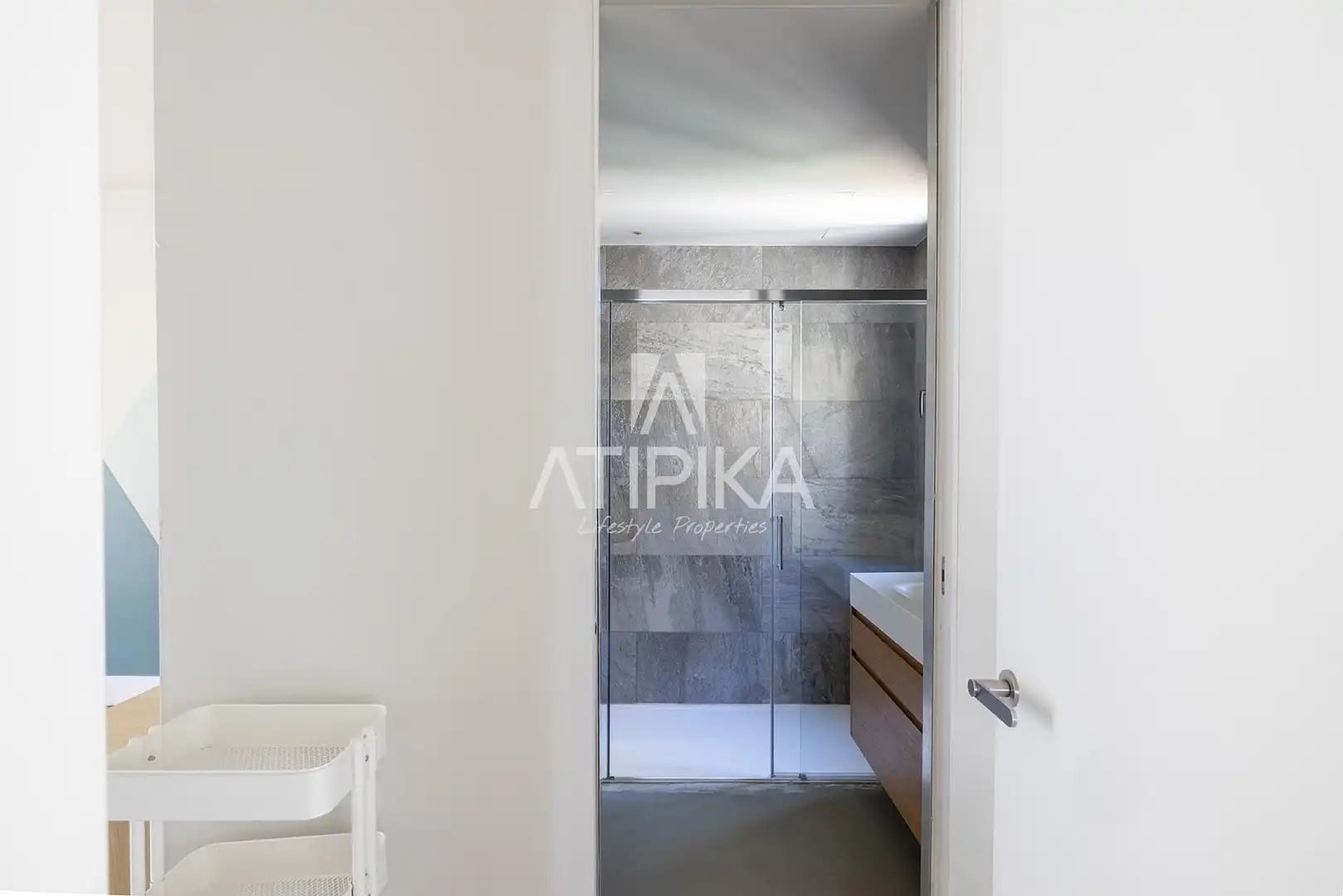 Badezimmer von Dachboden zur Miete in Barcelona mit Klimaanlage, Terrasse und Ofen