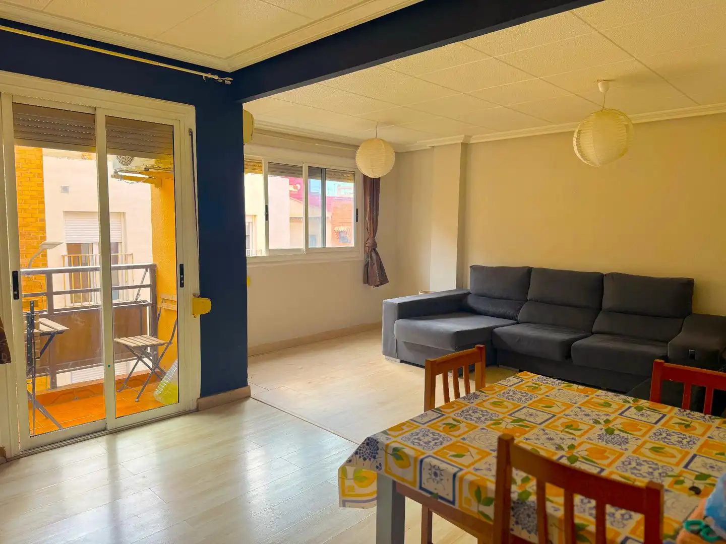 Sala d'estar de Pis de lloguer en Alicante / Alacant amb Aire condicionat i Balcó