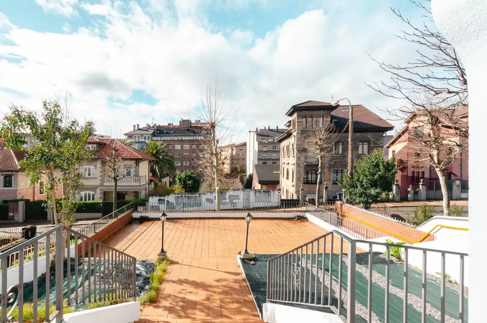Terrassa de Casa o xalet en venda en Oviedo  amb Calefacció, Terrassa i Traster