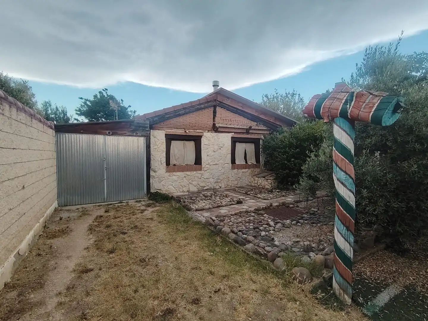 Vista exterior de Casa o xalet en venda en El Burgo de Ebro amb Jardí privat i Traster