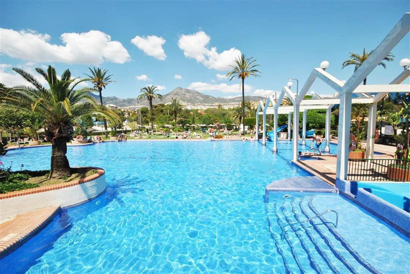 Piscina de Estudi en venda en Benalmádena amb Aire condicionat, Terrassa i Piscina comunitària