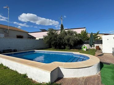Xalet amb piscina en venda a Periurbano Este - Campiña