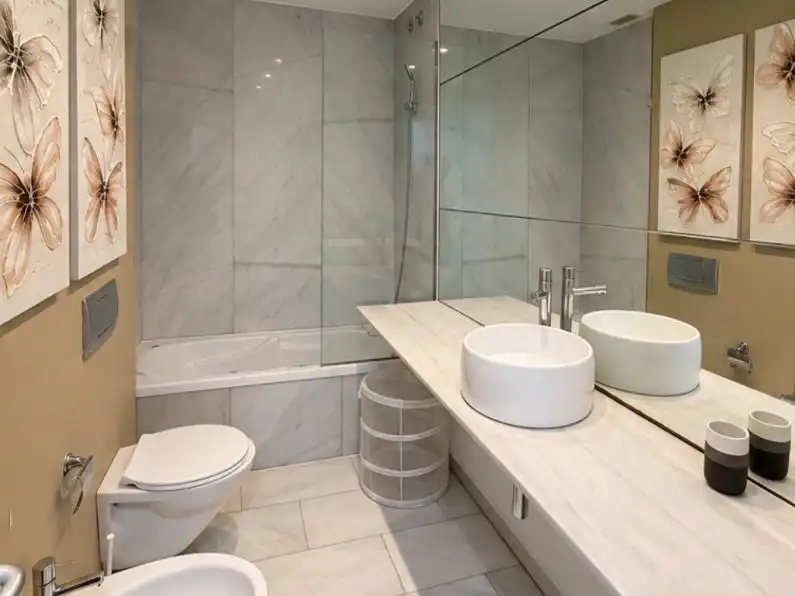 Bathroom of Flat for rent in Valencia  with Air Conditioner, Heating and Terrace