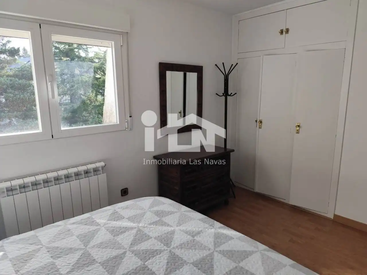 Bedroom of Flat for sale in Las Navas del Marqués   with Heating, Terrace and Storage room