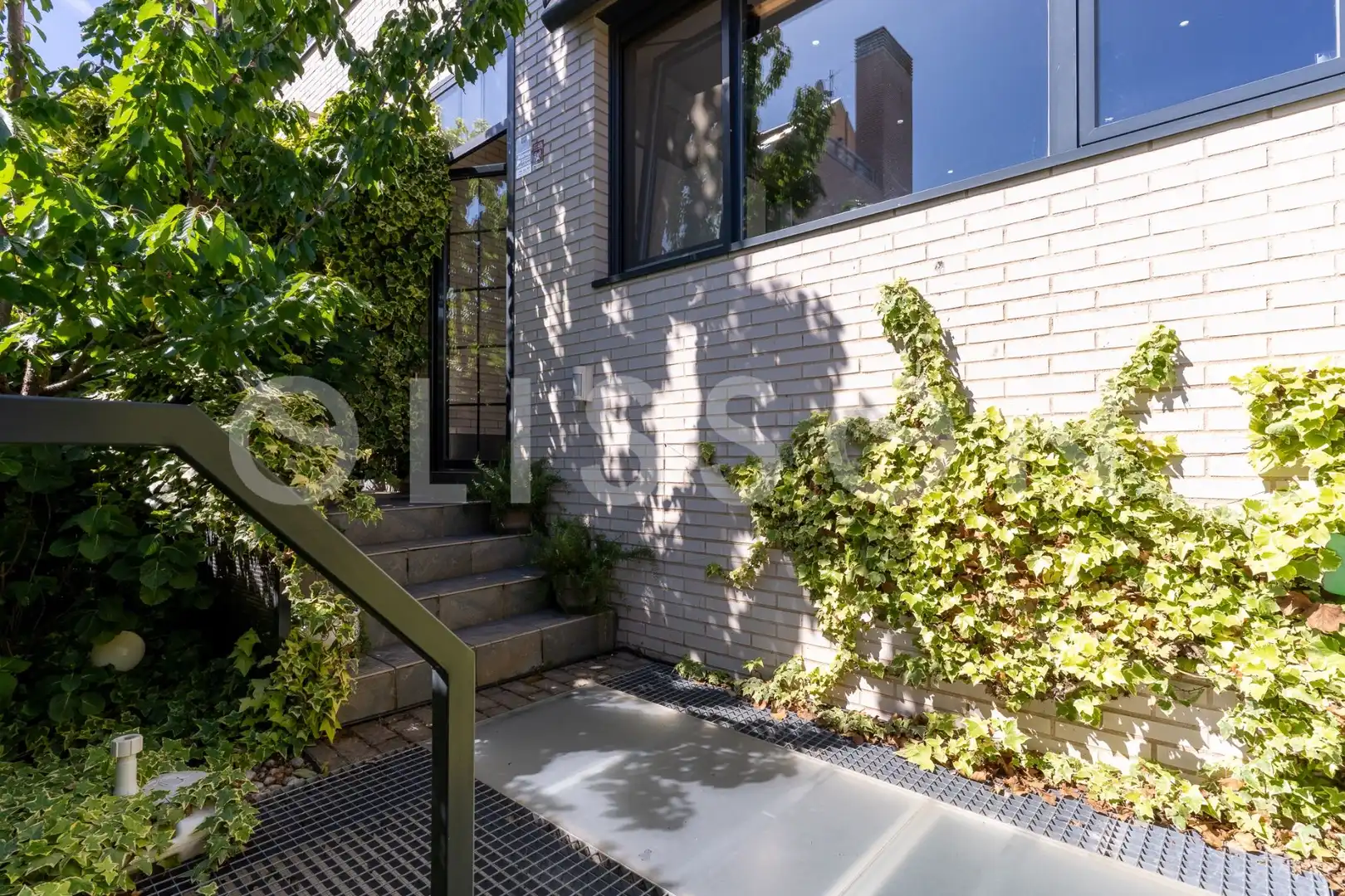 Exterior view of Detached homes for sale in Madrid  with Air Conditioner, Heating and Private garden