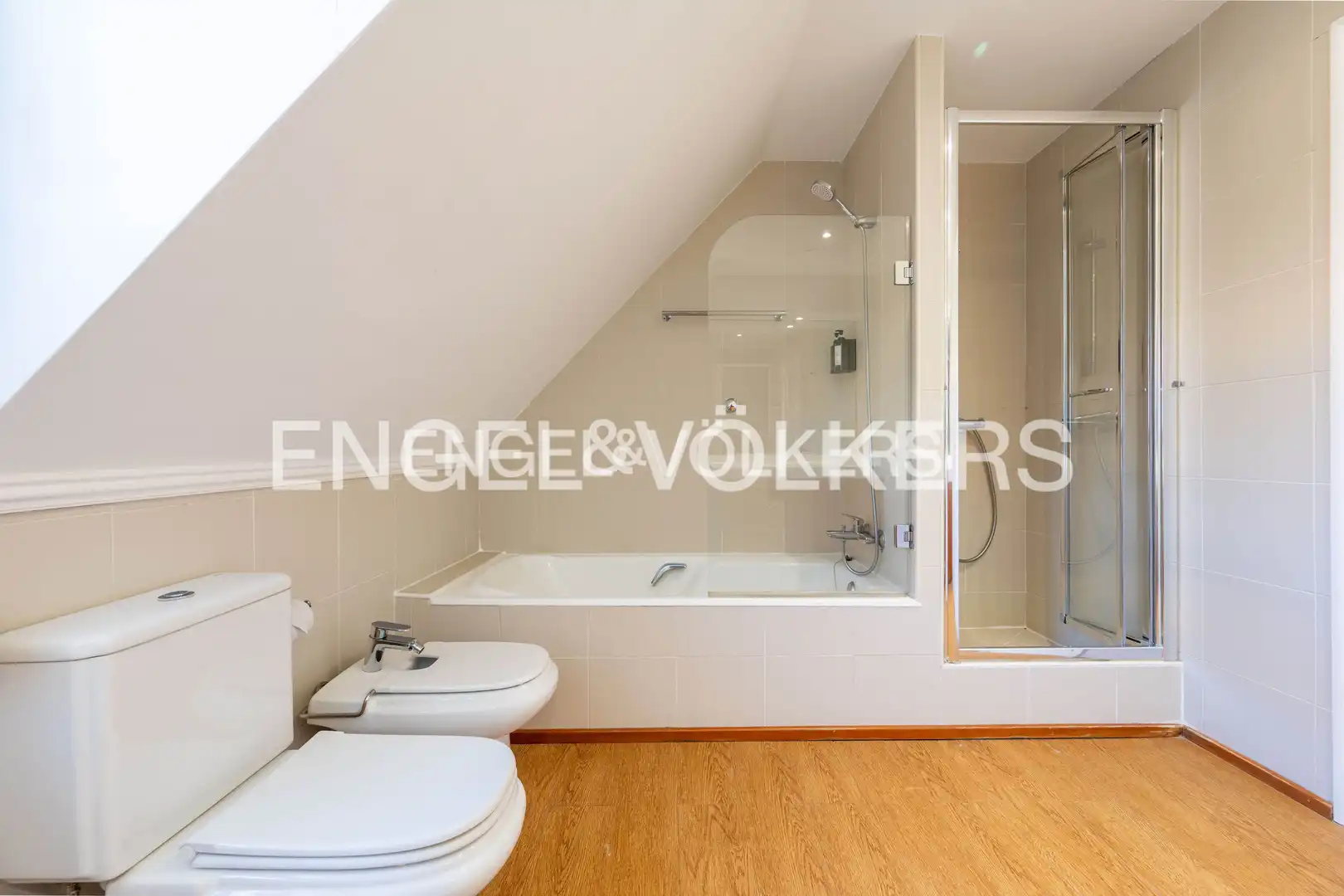 Baño de Finca rústica en venta en Hondarribia con Aire acondicionado, Calefacción y Jardín privado