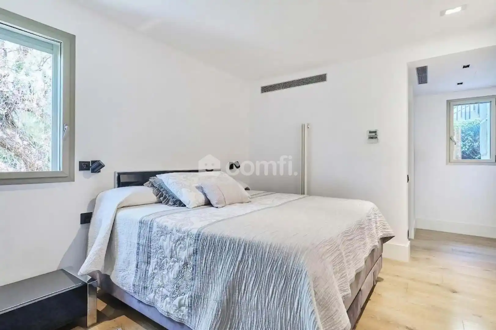 Schlafzimmer von Einfamilien-Reihenhaus zum Verkauf in Barcelona mit Klimaanlage, Heizung und Terrasse