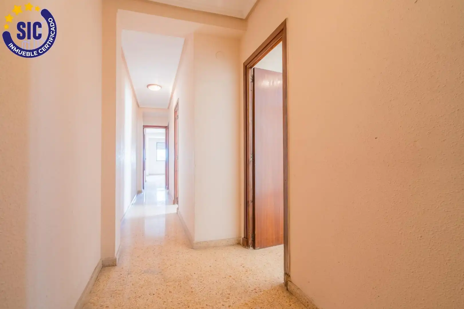 Wohnung zum Verkauf in Xirivella mit Balkon