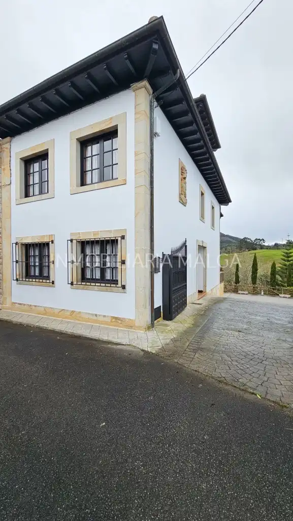 Vista exterior de Casa o chalet en venta en Colunga con Calefacción, Jardín privado y Parquet