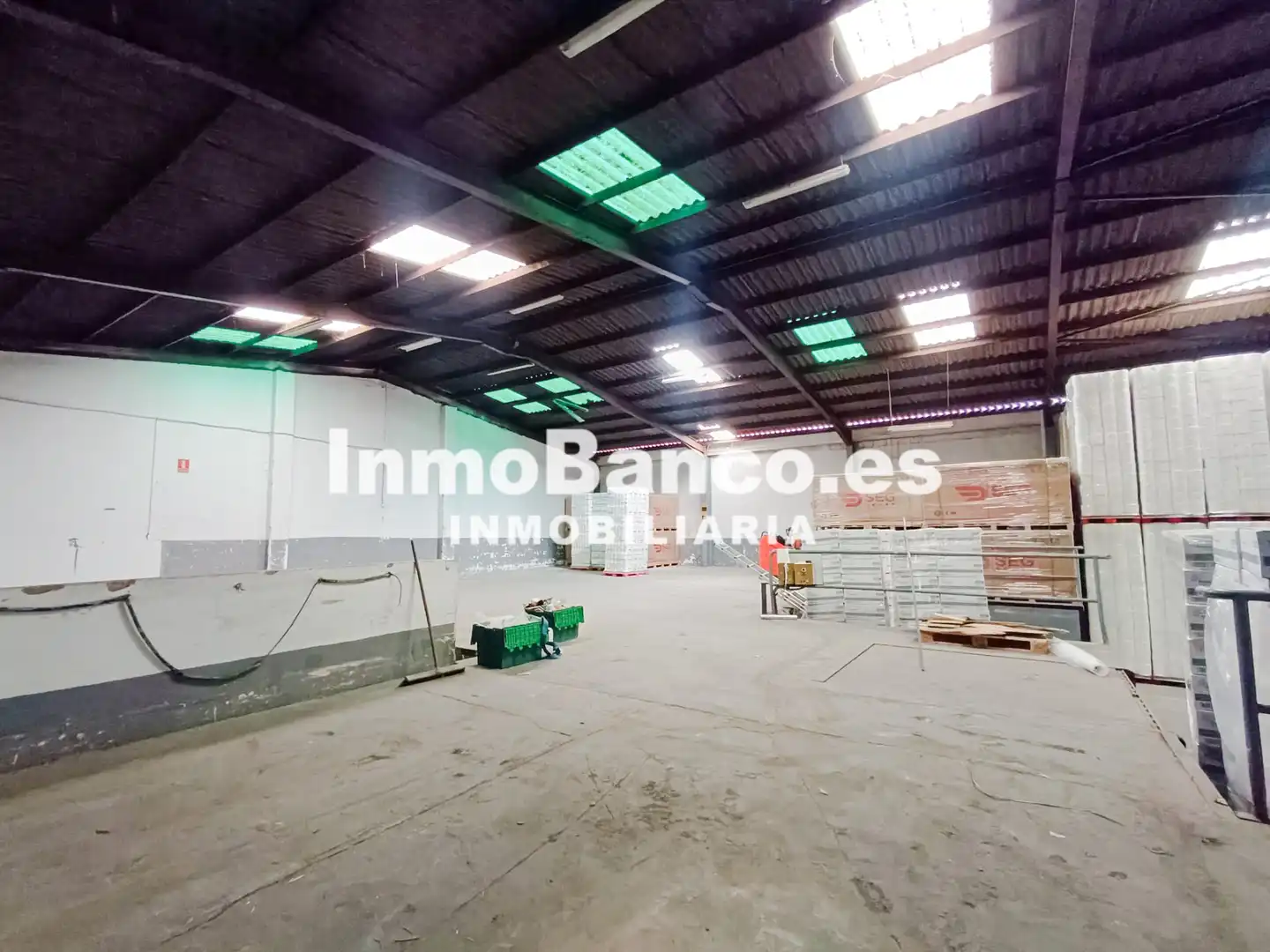 Exterior view of Industrial buildings for sale in Quart de Poblet