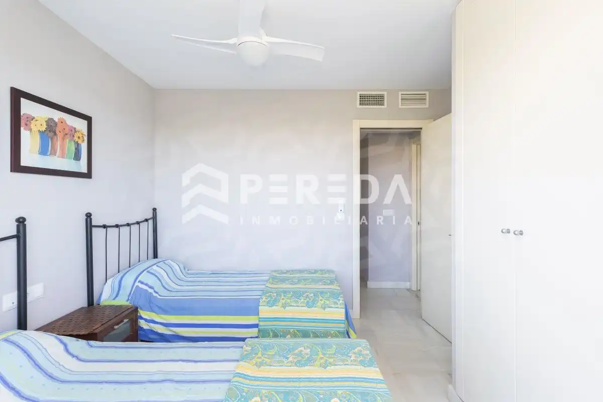 Schlafzimmer von Dachboden zum Verkauf in Roquetas de Mar mit Privatgarten, Terrasse und Abstellraum