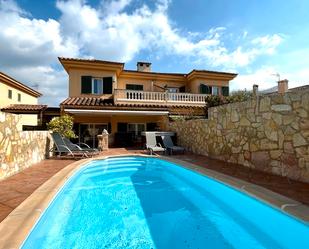 Vista exterior de Casa o xalet en venda en Calvià amb Aire condicionat, Terrassa i Piscina