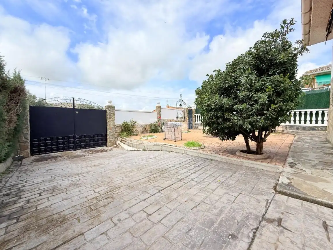 Haus oder Chalet zum Verkauf in Cedillo del Condado mit Klimaanlage, Heizung und Privatgarten