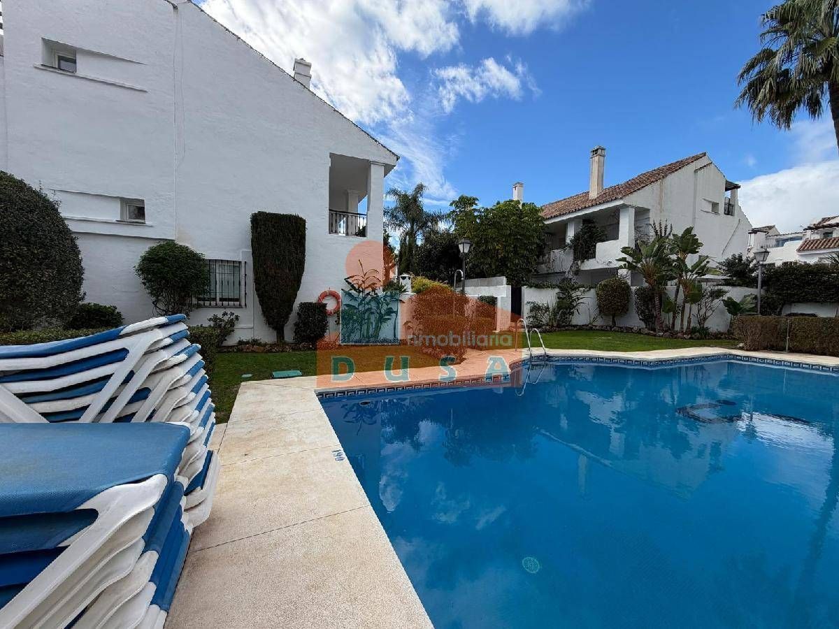 Vista exterior de Casa o chalet de alquiler en Marbella con Aire acondicionado, Calefacción y Terraza