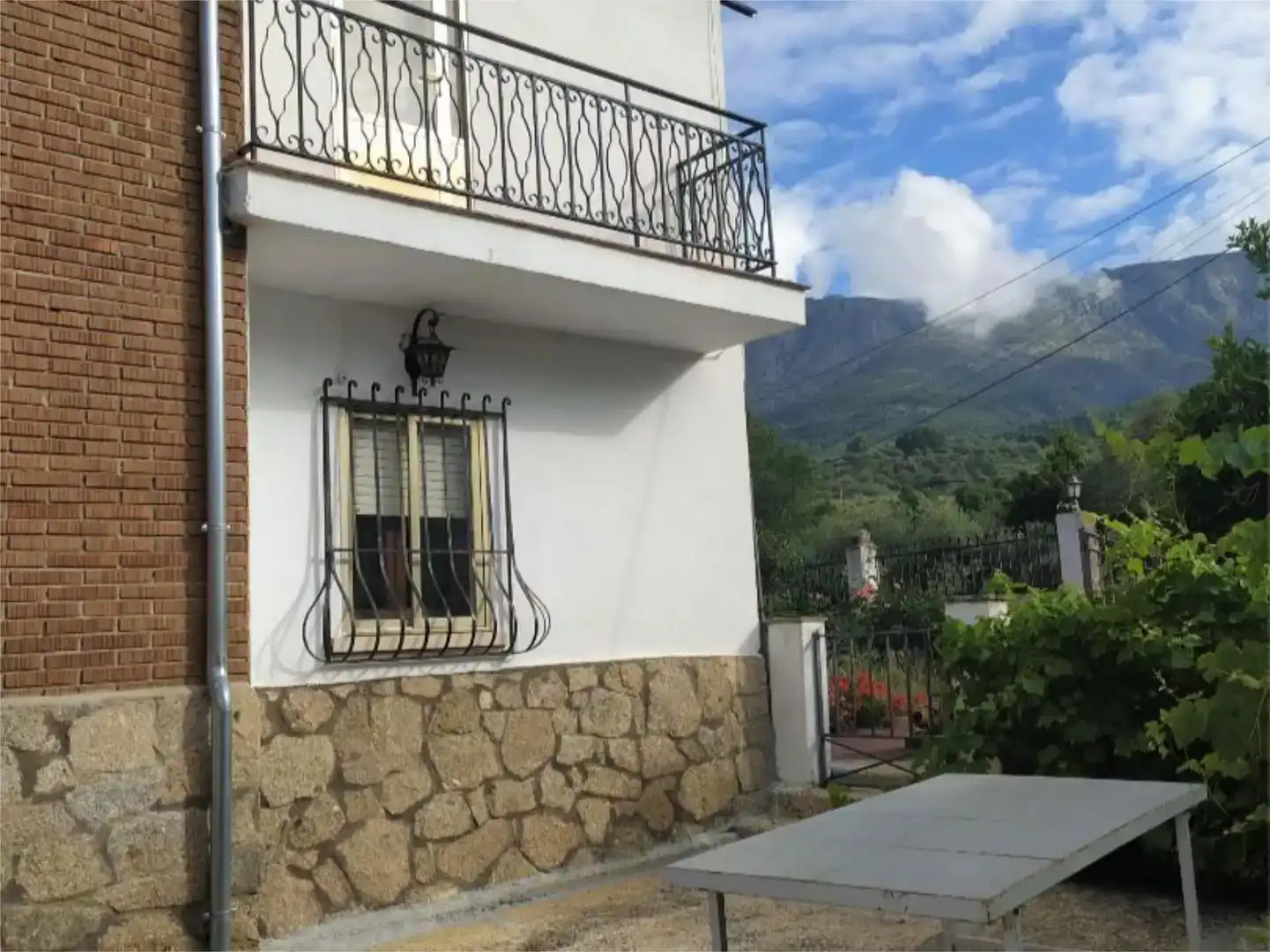 Vista exterior de Casa o chalet en venta en San Esteban del Valle con Jardín privado