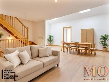 Triplex with lift for sale in Barrenkalea
