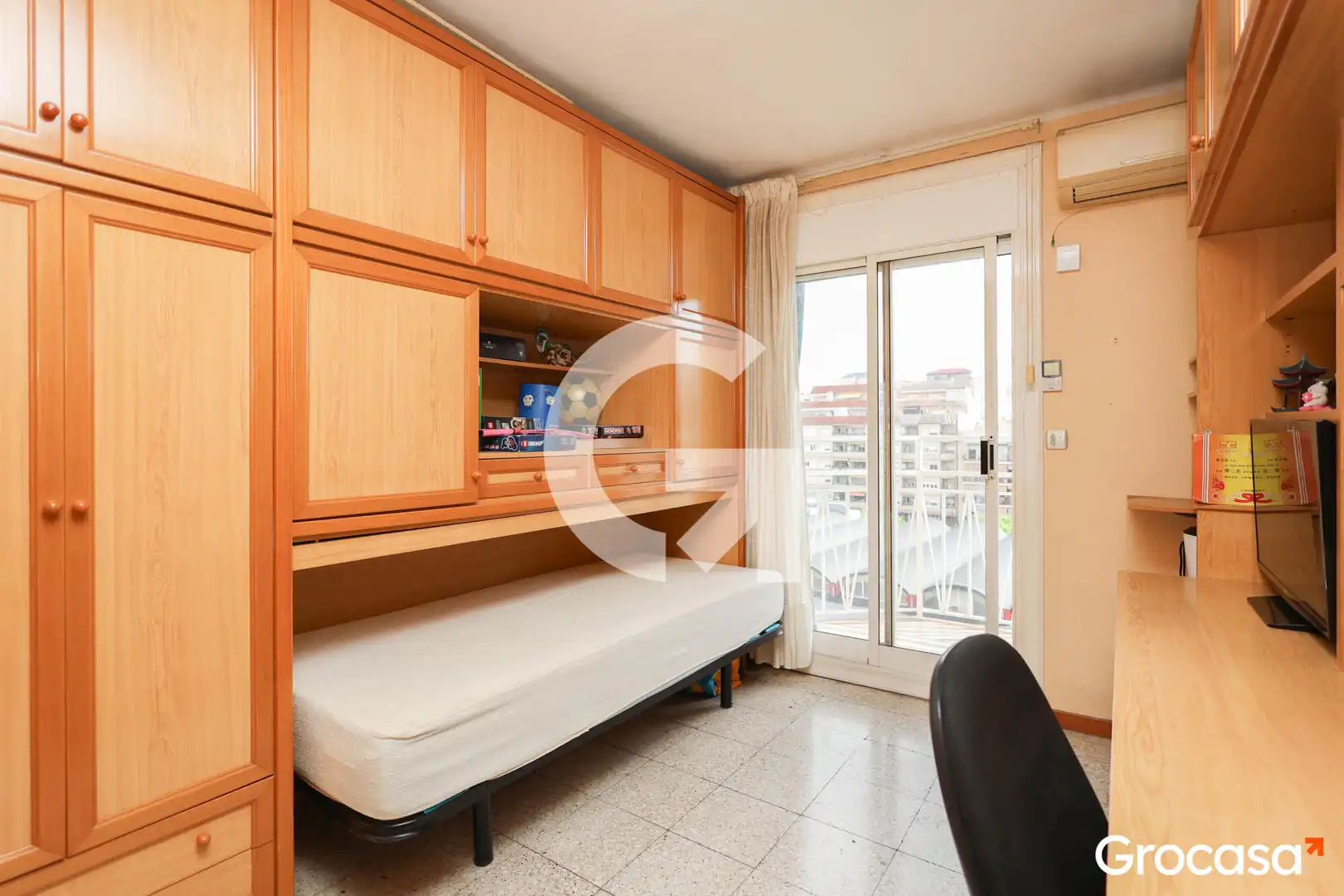 Dormitori de Àtic en venda en L'Hospitalet de Llobregat amb Aire condicionat, Terrassa i Forn