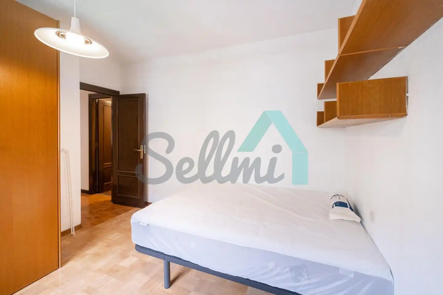 Bedroom of Flat for share in Oviedo   with Heating, Parquet flooring and Furnished