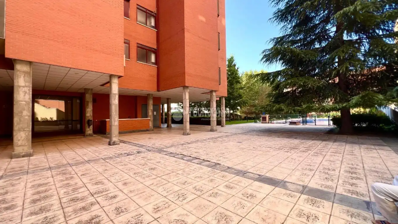 Exterior view of Flat for sale in Madrid  with Air Conditioner, Heating and Parquet flooring