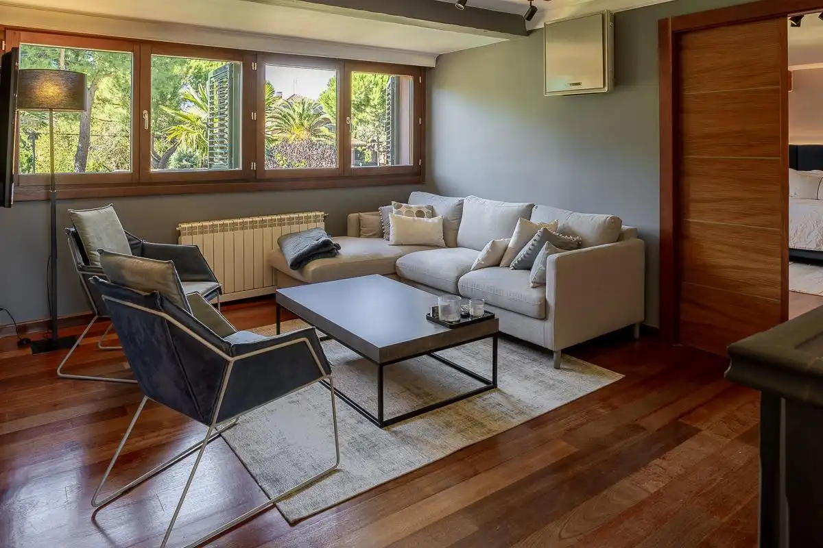 Sala de estar de Casa adosada en venta en Boadilla del Monte con Aire acondicionado, Calefacción y Jardín privado